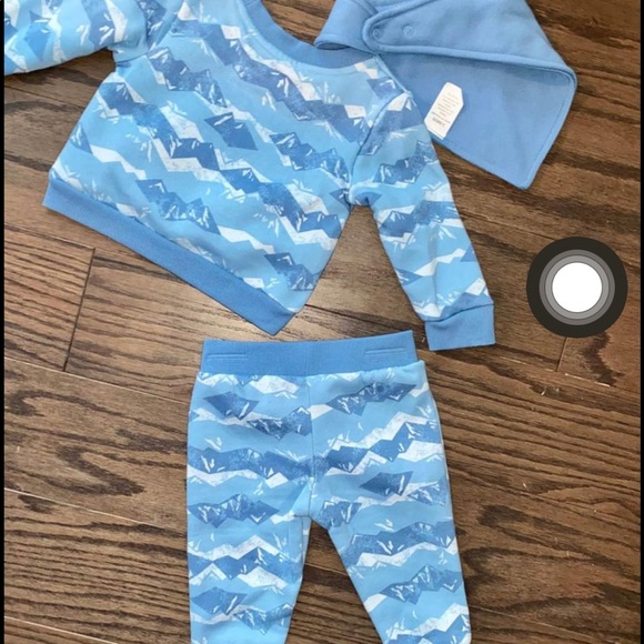 NEW 3-6 months 3 piece set sweatshirt sweatpants  bib blue walrus baby boy - Picture 2 of 5